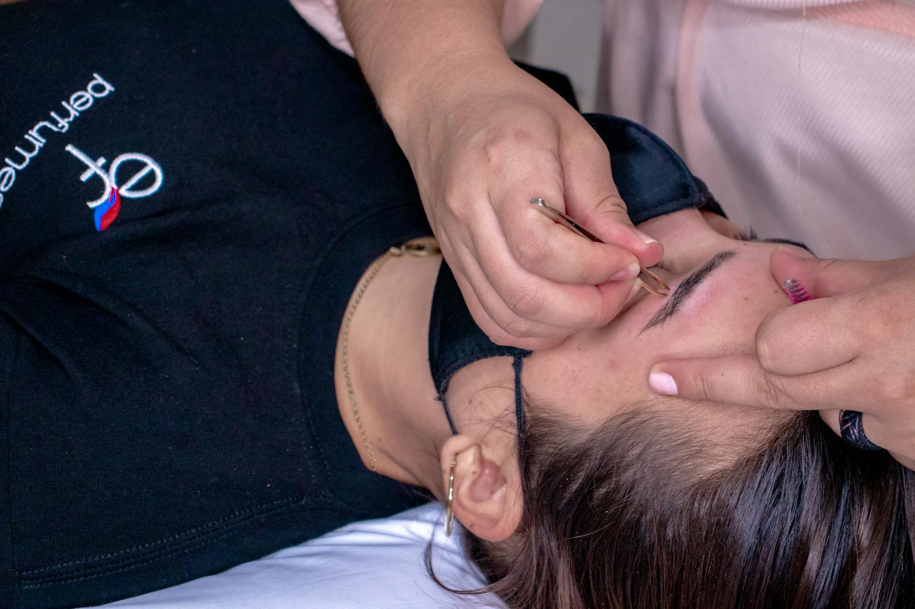 Brow lamination treatment for fluffy, brushed-up brows